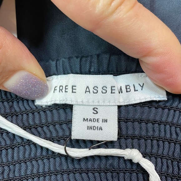 Free Assembly Women's Black Woven Seamed Cami Top
Size S - Picture 9 of 11